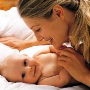 Toaletei și diapering copilul după naștere