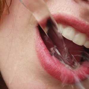 Slăbiciune, limba albă, acid și constipație gura uscată