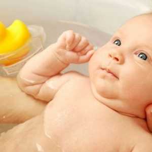 Cum să se scalde un prim raz.dlya copil primele firimituri de baie nu aveți nevoie doar de apă…