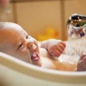 Îngrijirea și igiena băieți nou-născuți